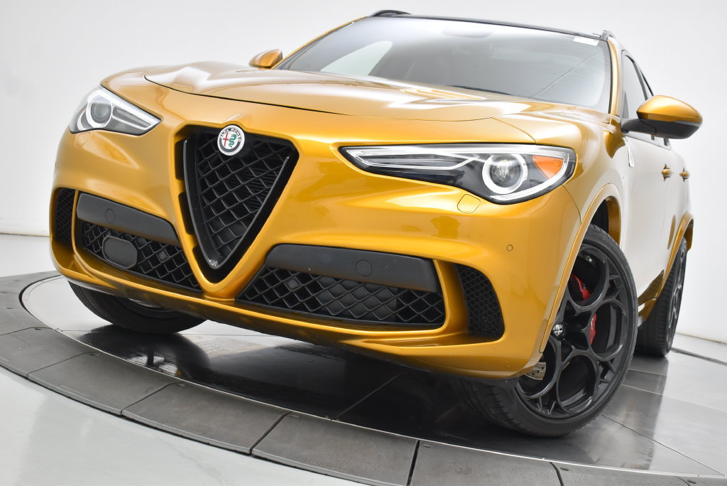 Used 2022 Alfa Romeo Stelvio Quadrifoglio w/ Active Assist Plus Package AWD/4WD image 9