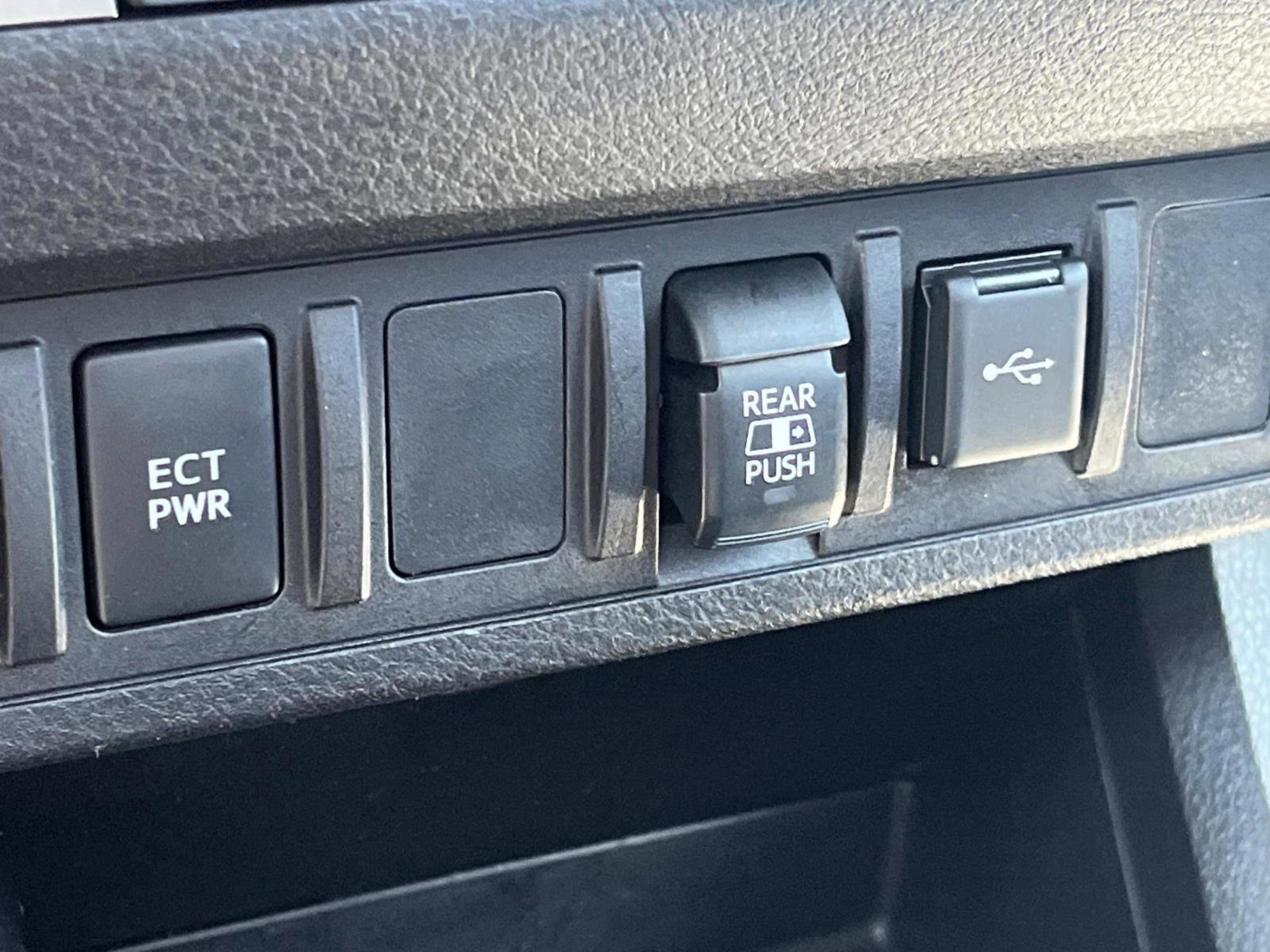 Used 2022 Toyota Tacoma SR5 AWD/4WD image 30