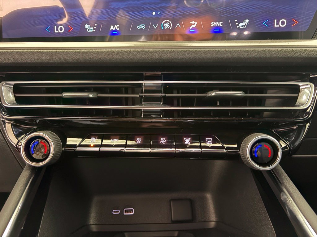 New 2027 Chevrolet Traverse LT FWD image 10