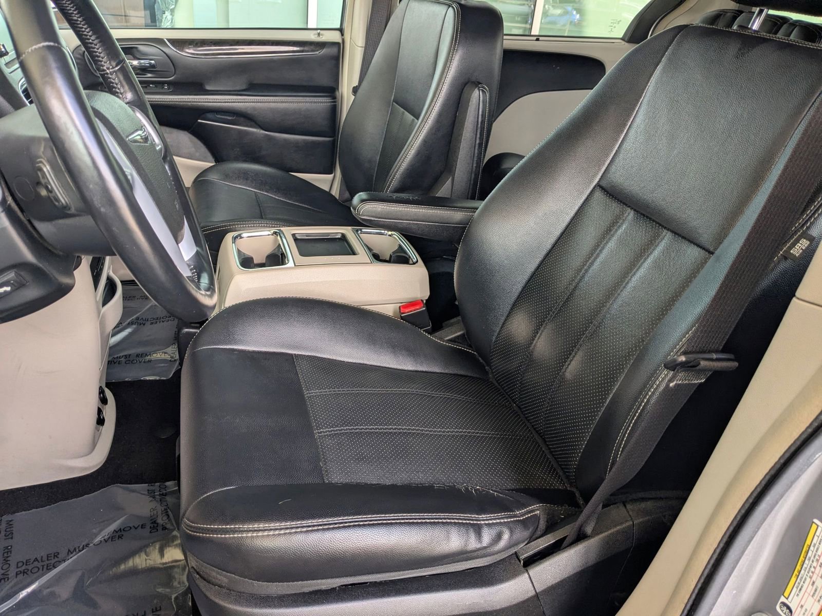 Used 2014 Chrysler Town & Country Touring-L w/ Driver Convenience Group FWD image 22