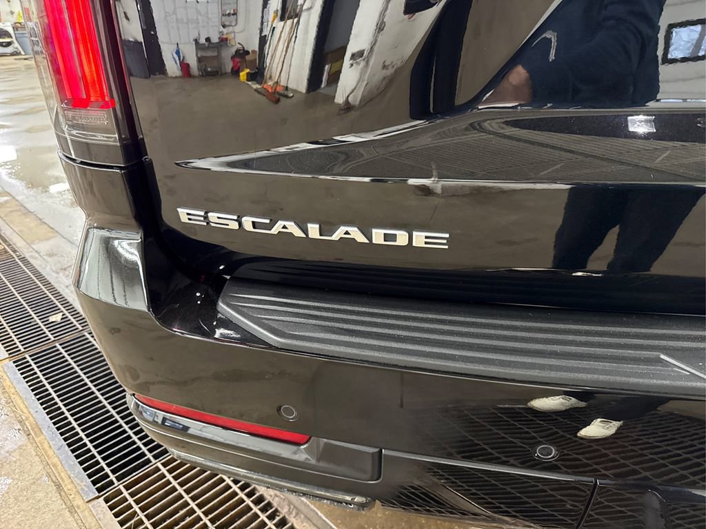 Used 2025 Cadillac Escalade Sport w/ Touring Package image 15