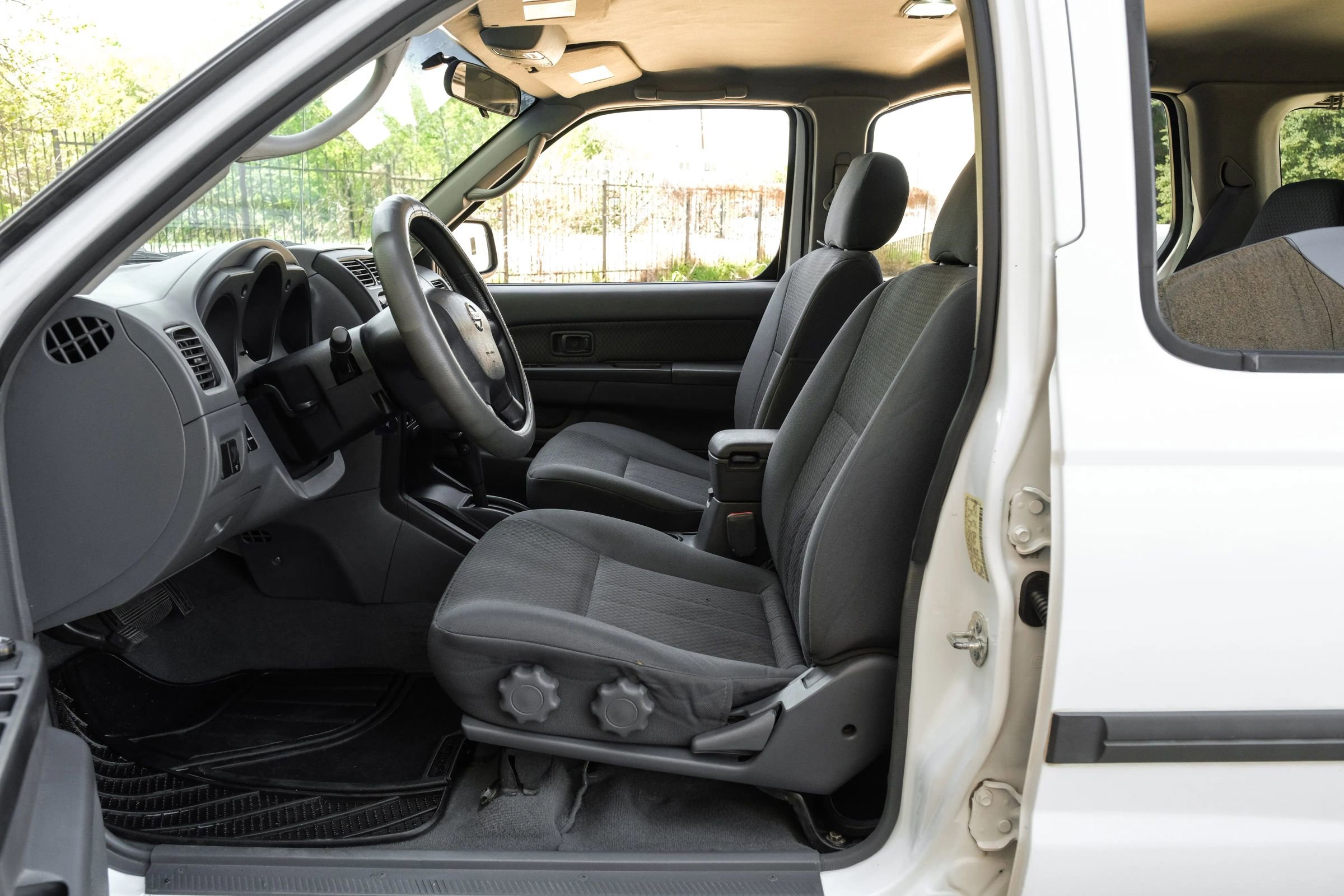 Used 2004 Nissan Xterra XE RWD image 4