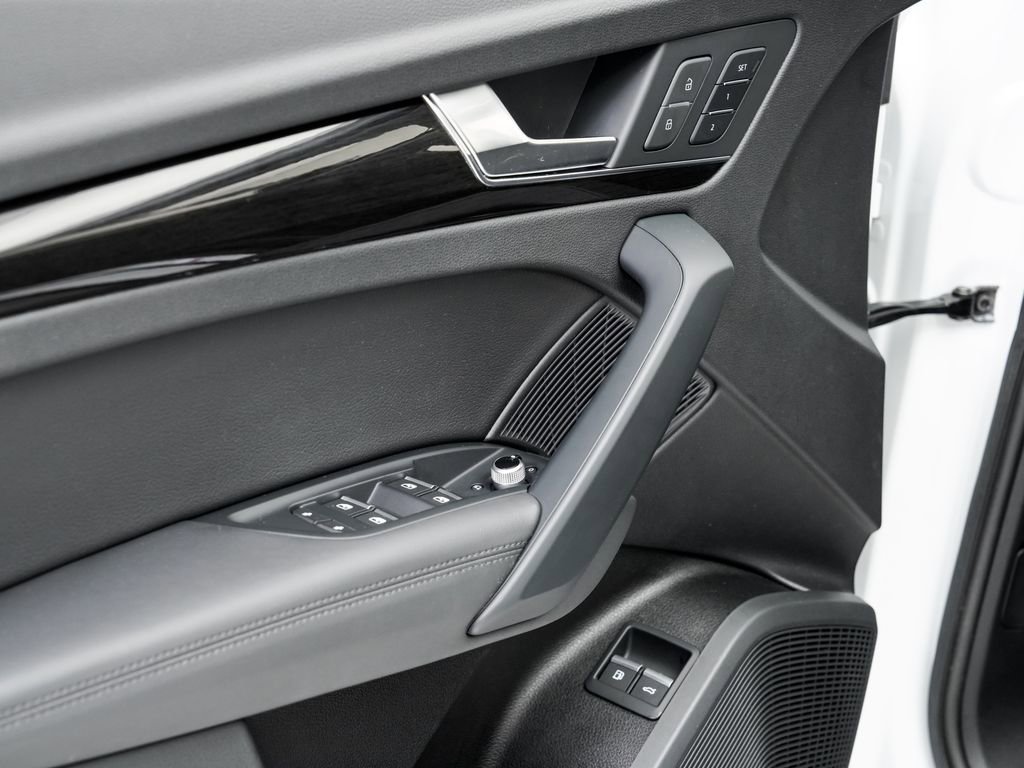 Used 2020 Audi Q5 e Premium Plus w/ Premium Plus Package image 8
