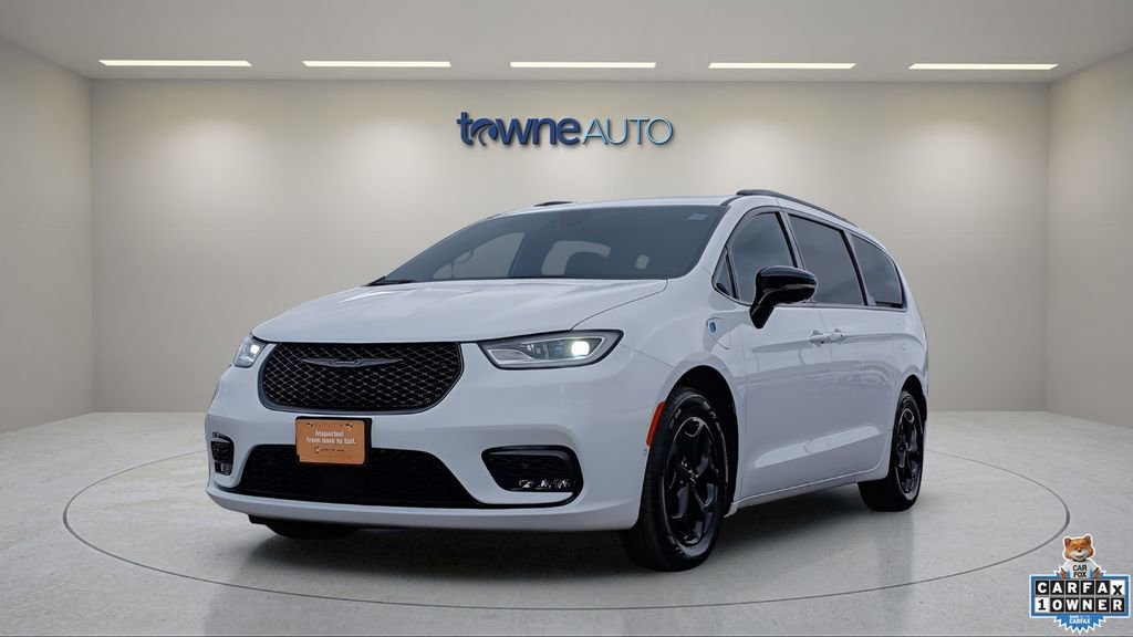 Used 2024 Chrysler Pacifica Premium