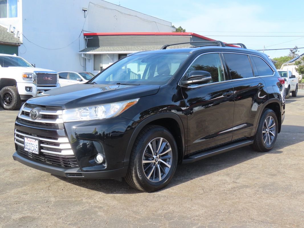 Used 2018 Toyota Highlander XLE image 2