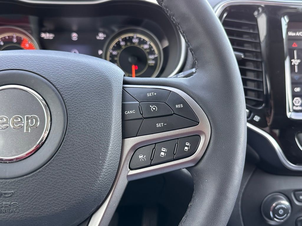 Used 2022 Jeep Cherokee Limited w/ Mopar Interior Package AWD/4WD image 28