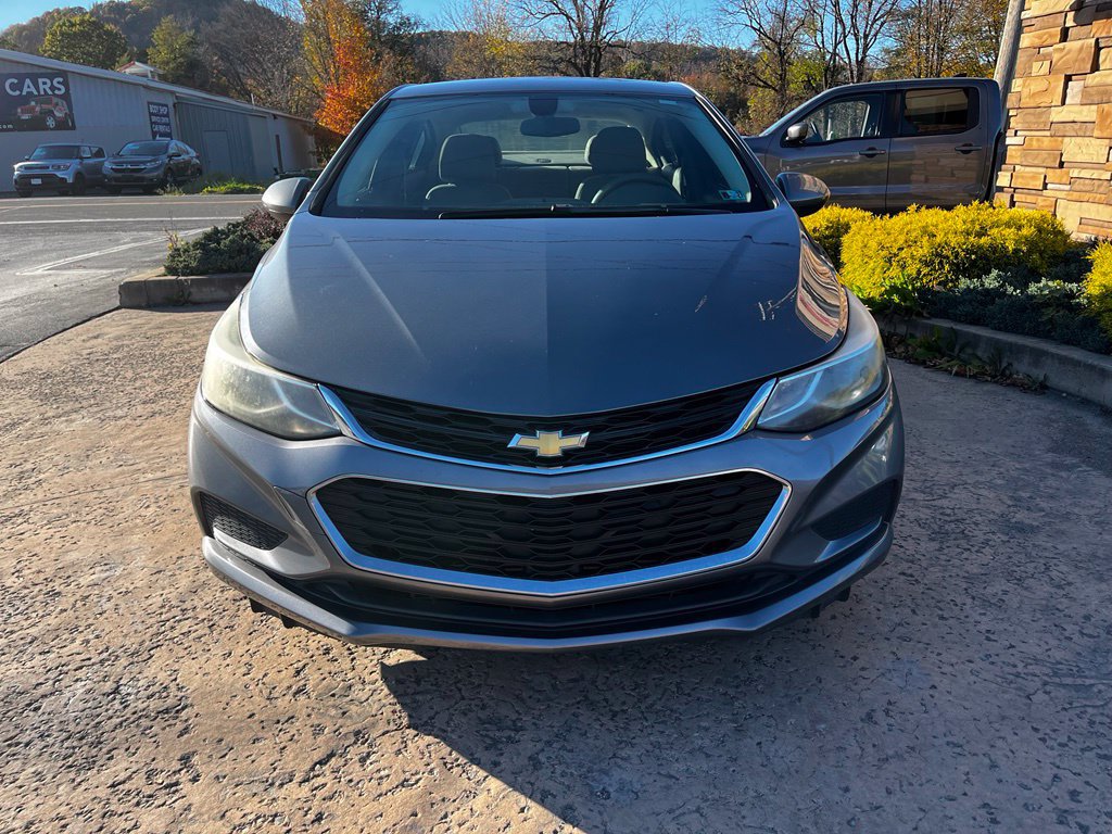 Used 2018 Chevrolet Cruze LT w/ Convenience Package FWD image 2