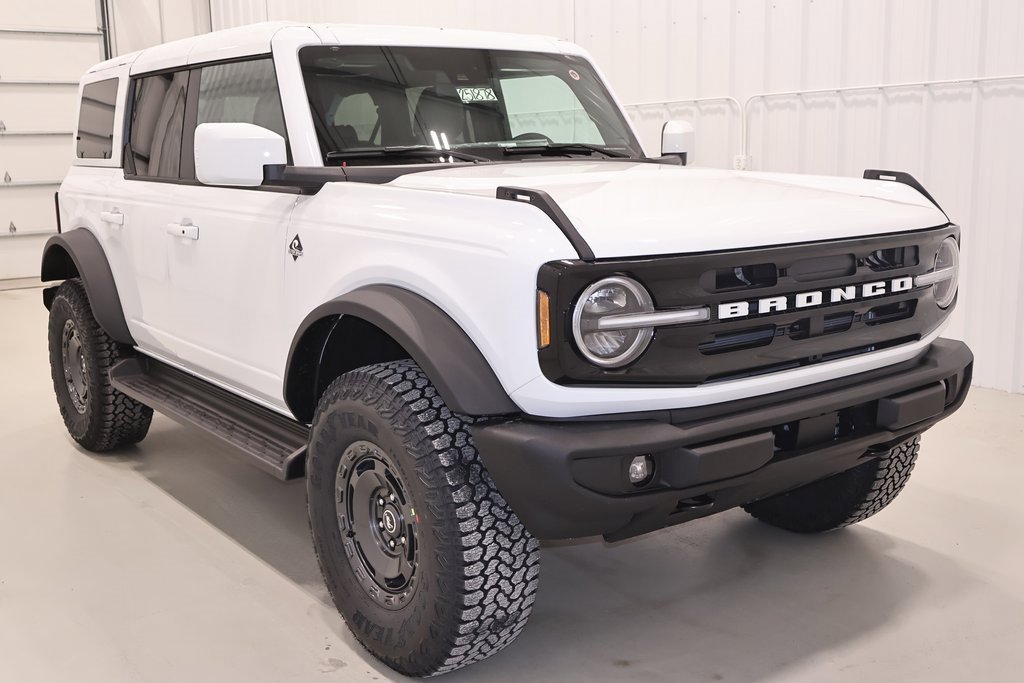 New 2025 Ford Bronco Outer Banks w/ Sasquatch Package image 2