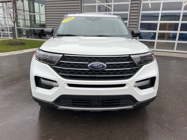 Used 2021 Ford Explorer XLT w/ Equipment Group 202A image 2
