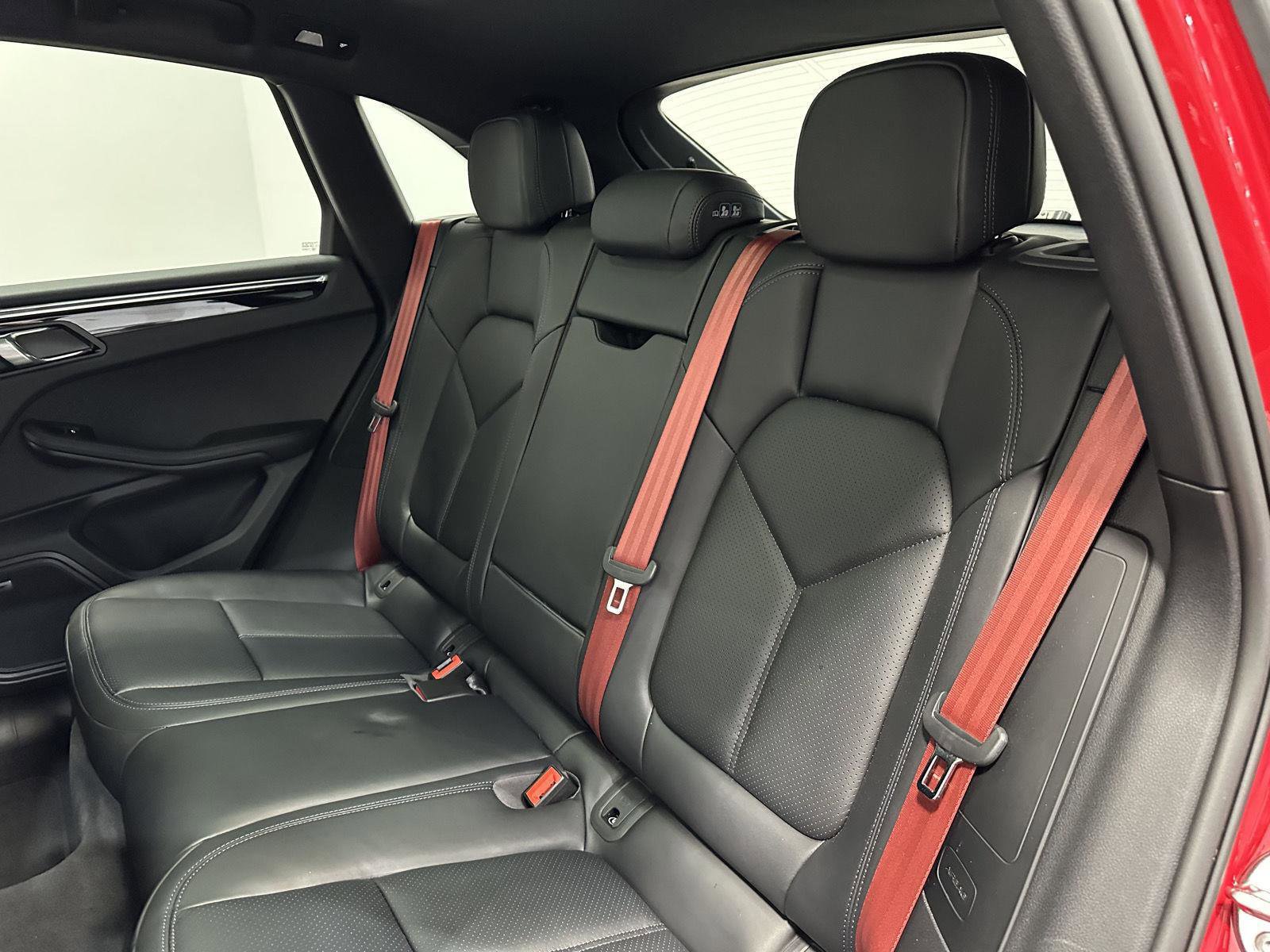 Certified 2025 Porsche Macan image 34