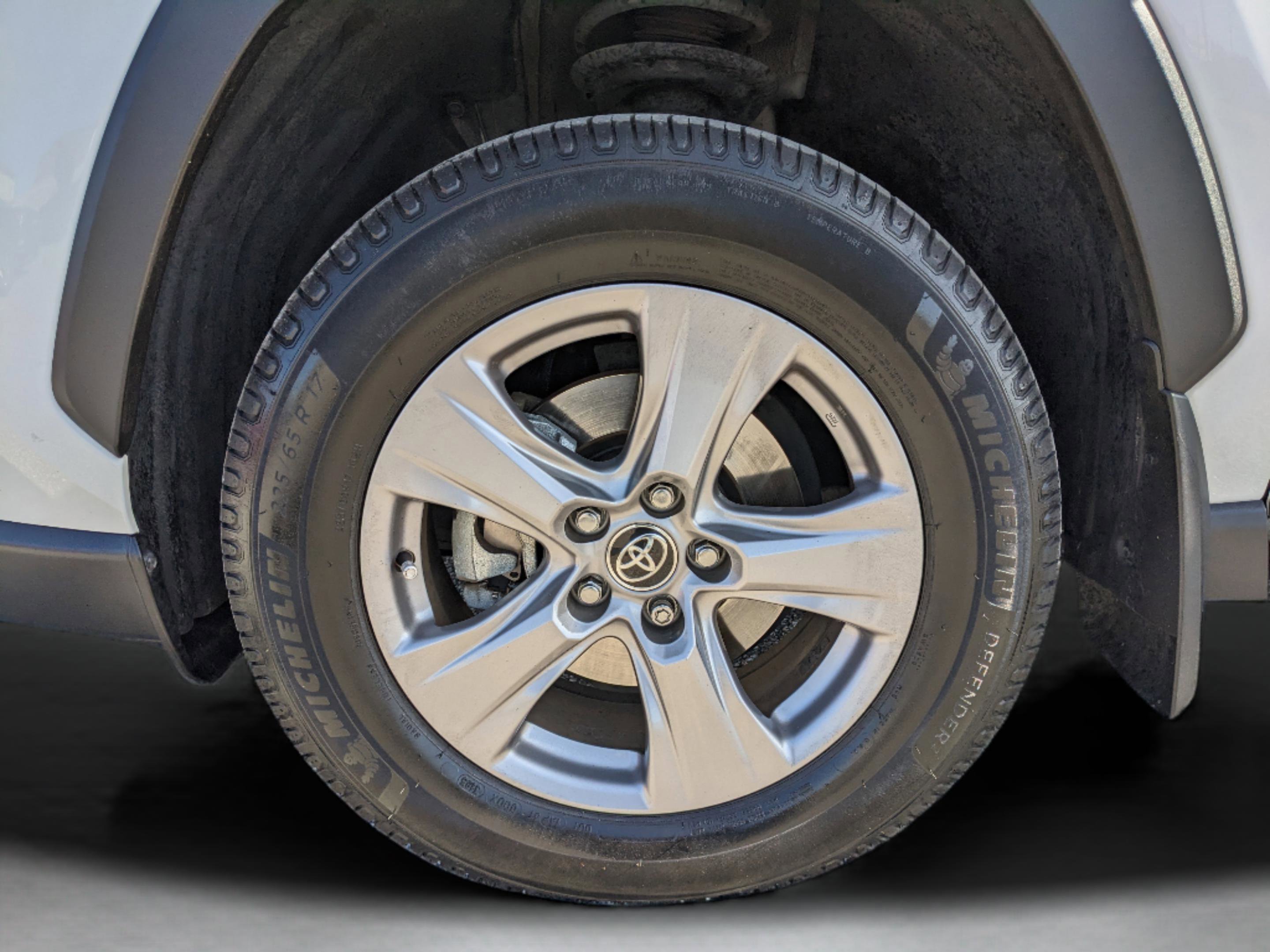 Used 2022 Toyota RAV4 XLE image 41