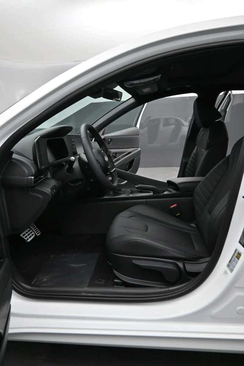 New 2026 Hyundai Elantra SEL Sport FWD image 17