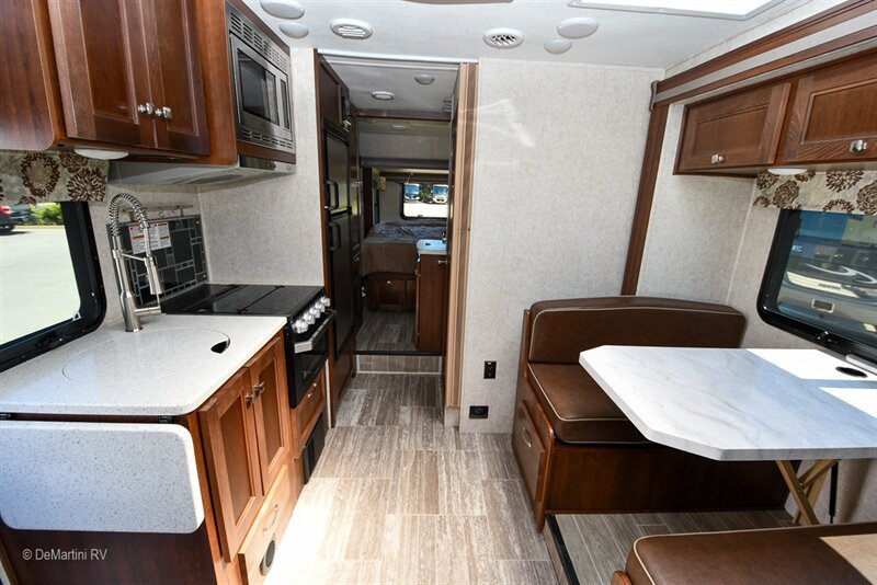 Used 2018 Mercedes-Benz Sprinter 3500 image 4