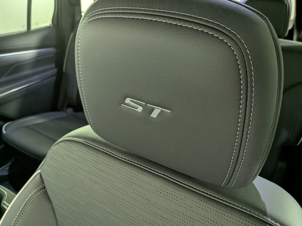 New 2025 Buick Enclave Sport Touring w/ Super Cruise Package image 17