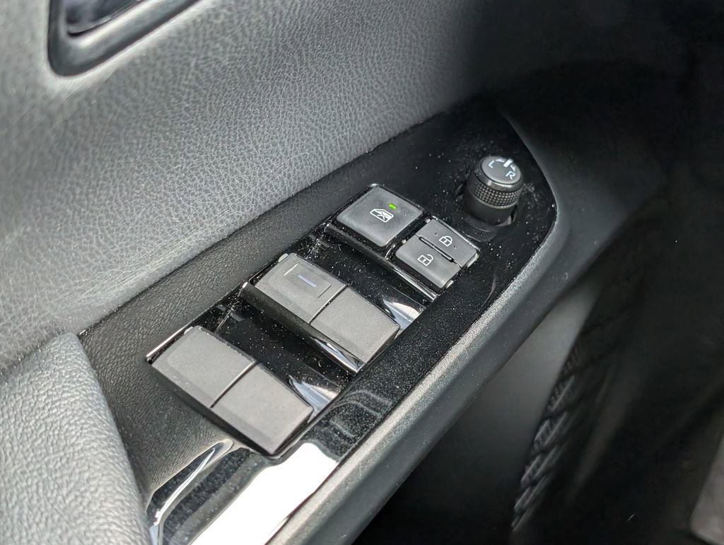 Used 2021 Toyota Prius Prime LE FWD image 19
