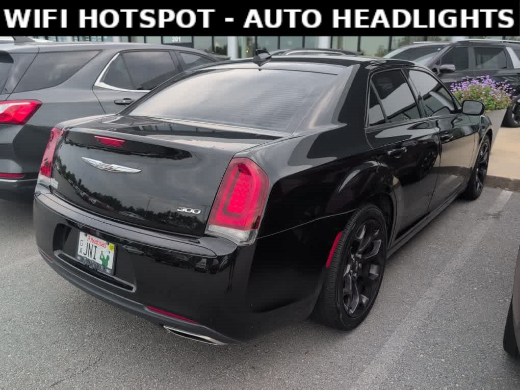 Used 2020 Chrysler 300 Touring w/ Sport Appearance Package RWD image 4