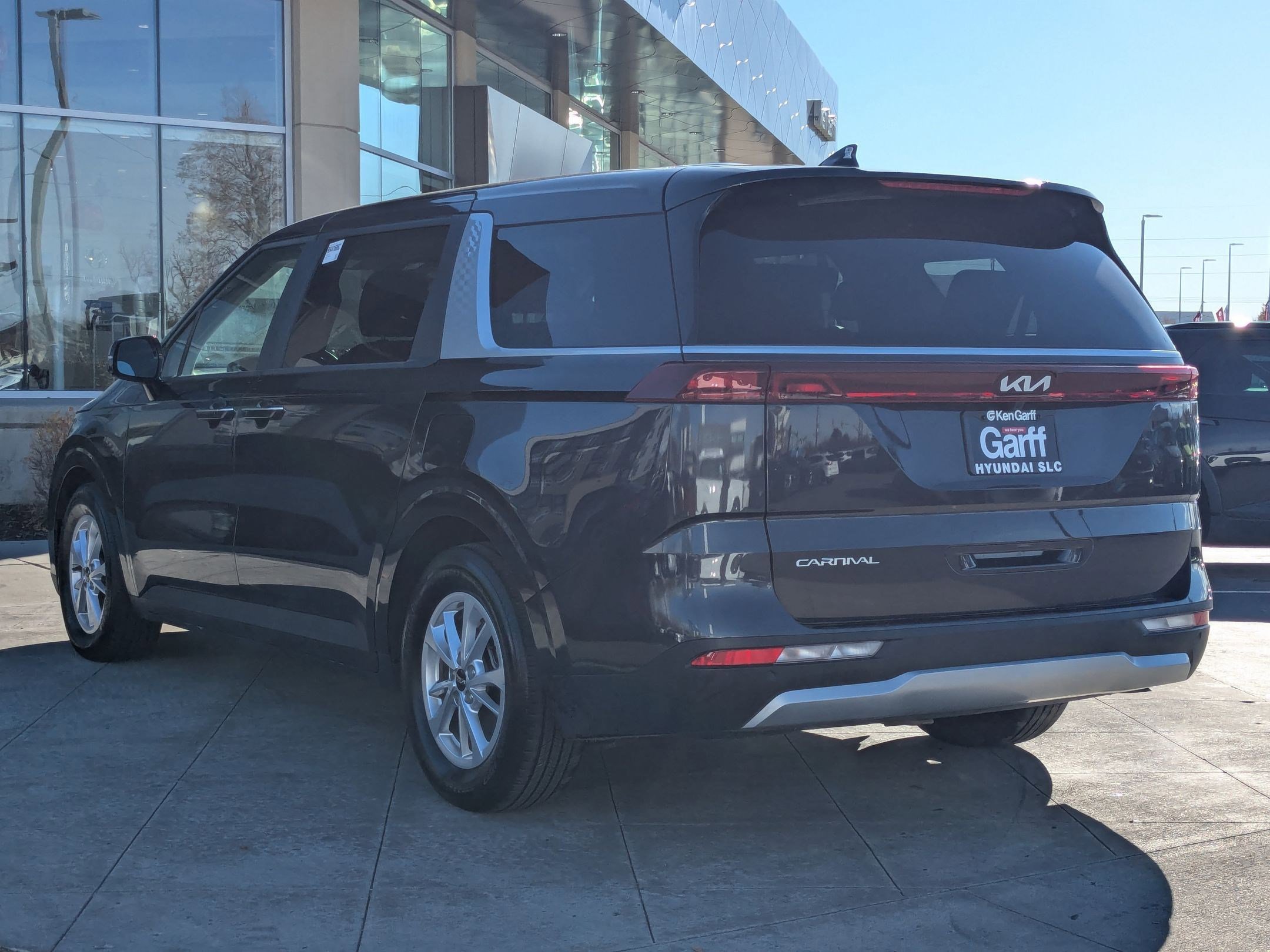 Used 2024 Kia Carnival LX image 8