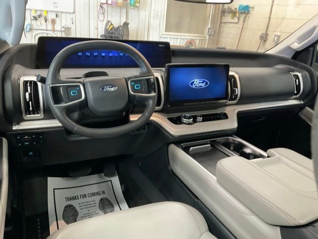 Used 2025 Ford Expedition Active AWD/4WD image 9