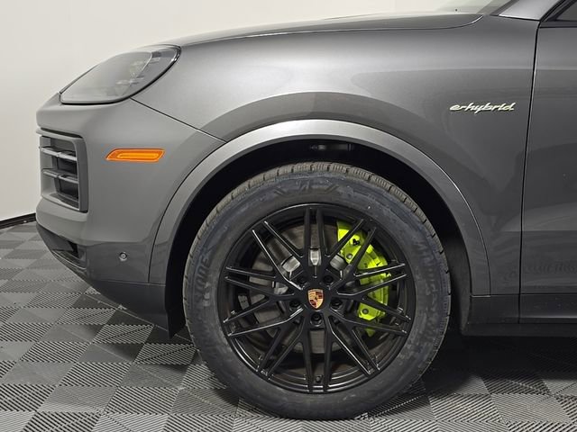 Certified 2025 Porsche Cayenne E-Hybrid Coupe image 11