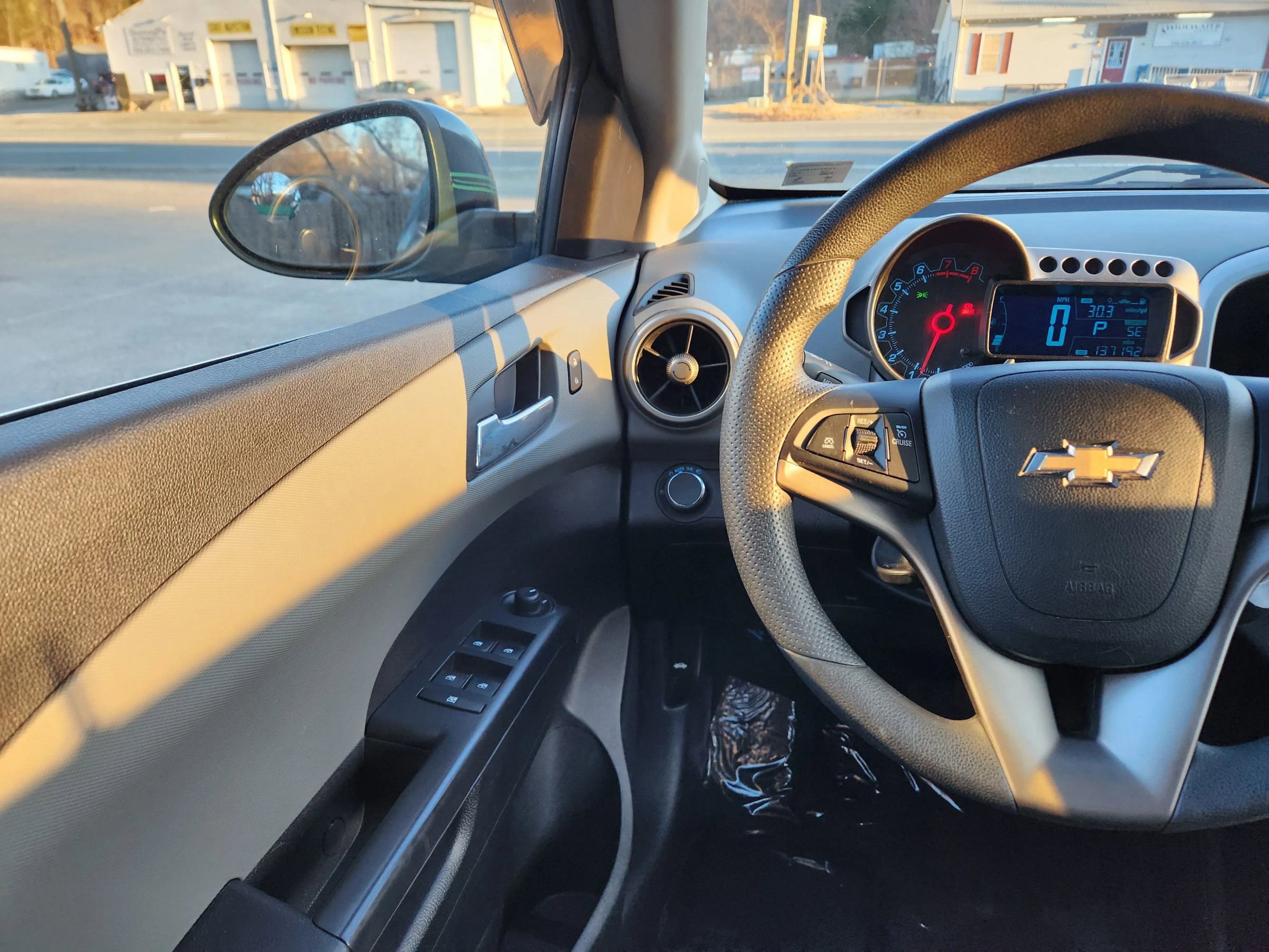 Used 2014 Chevrolet Sonic LT image 31