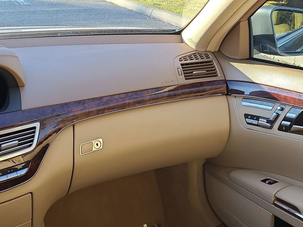 Used 2010 Mercedes-Benz S 550 4MATIC image 23