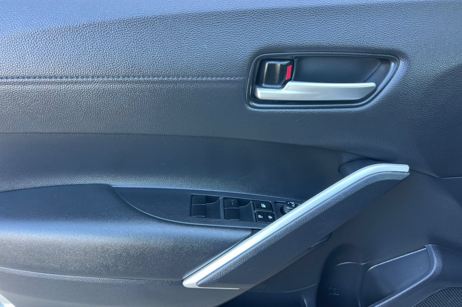 Certified 2025 Toyota Corolla Cross XLE FWD image 12