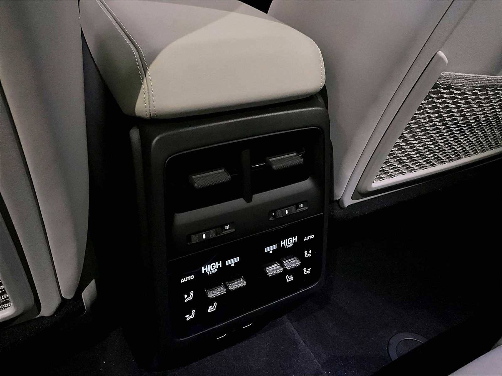 New 2026 Porsche Macan 4 Electric image 26