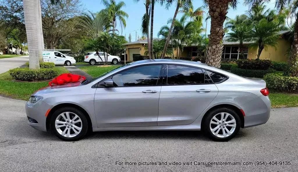 Used 2015 Chrysler 200 S FWD image 4