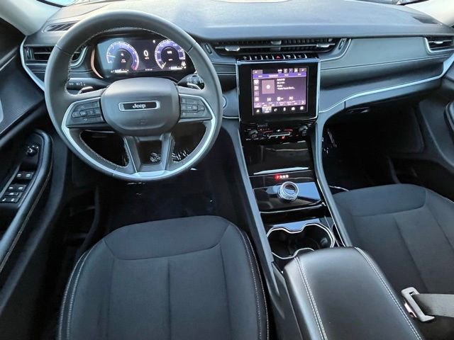 Used 2023 Jeep Grand Cherokee Laredo image 10