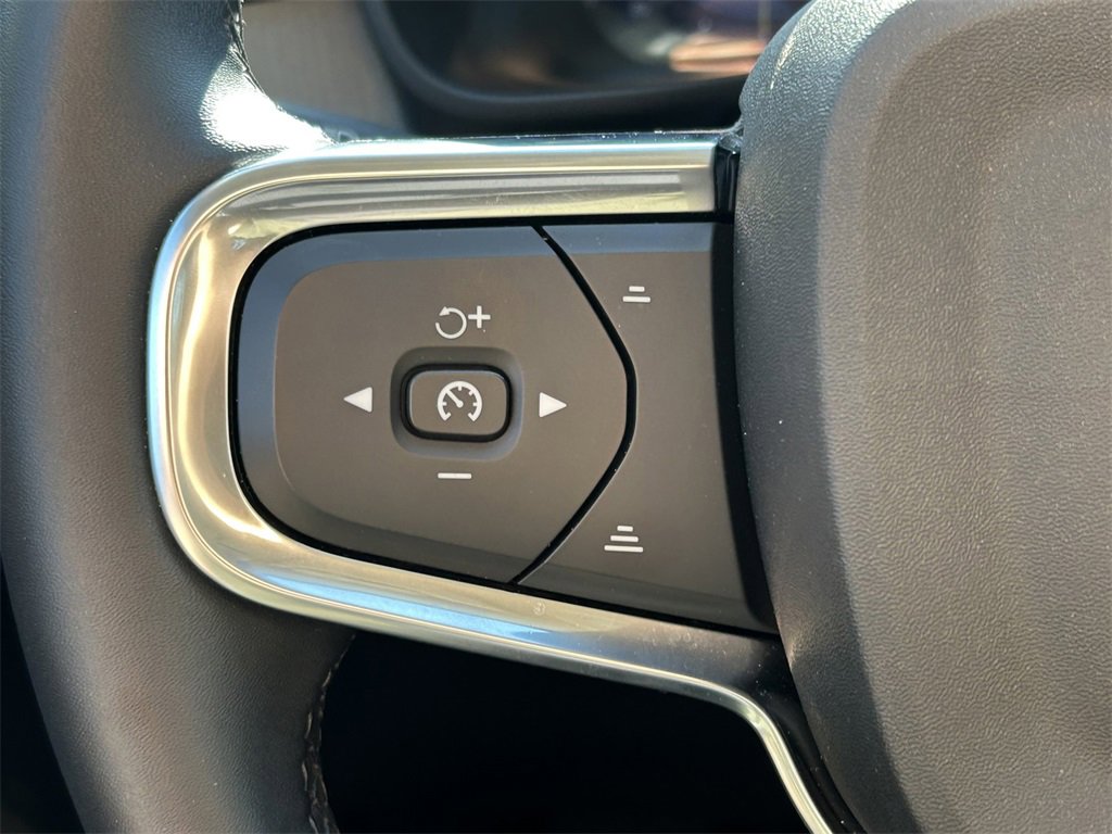 Used 2025 Volvo XC40 B5 Core w/ Protection Package Premier image 34