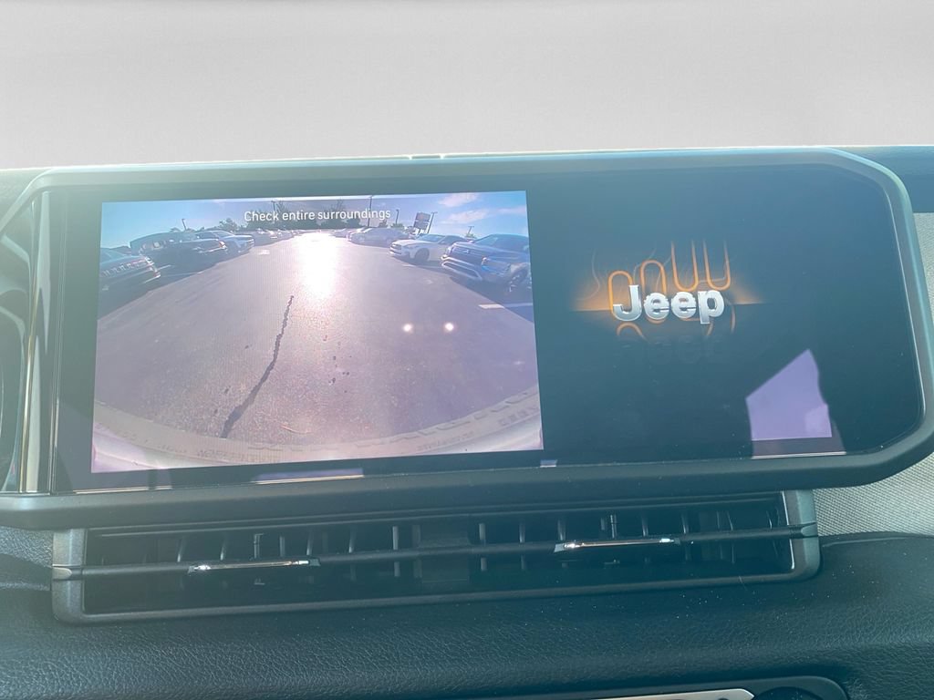 Used 2025 Jeep Wrangler Sport AWD/4WD image 15