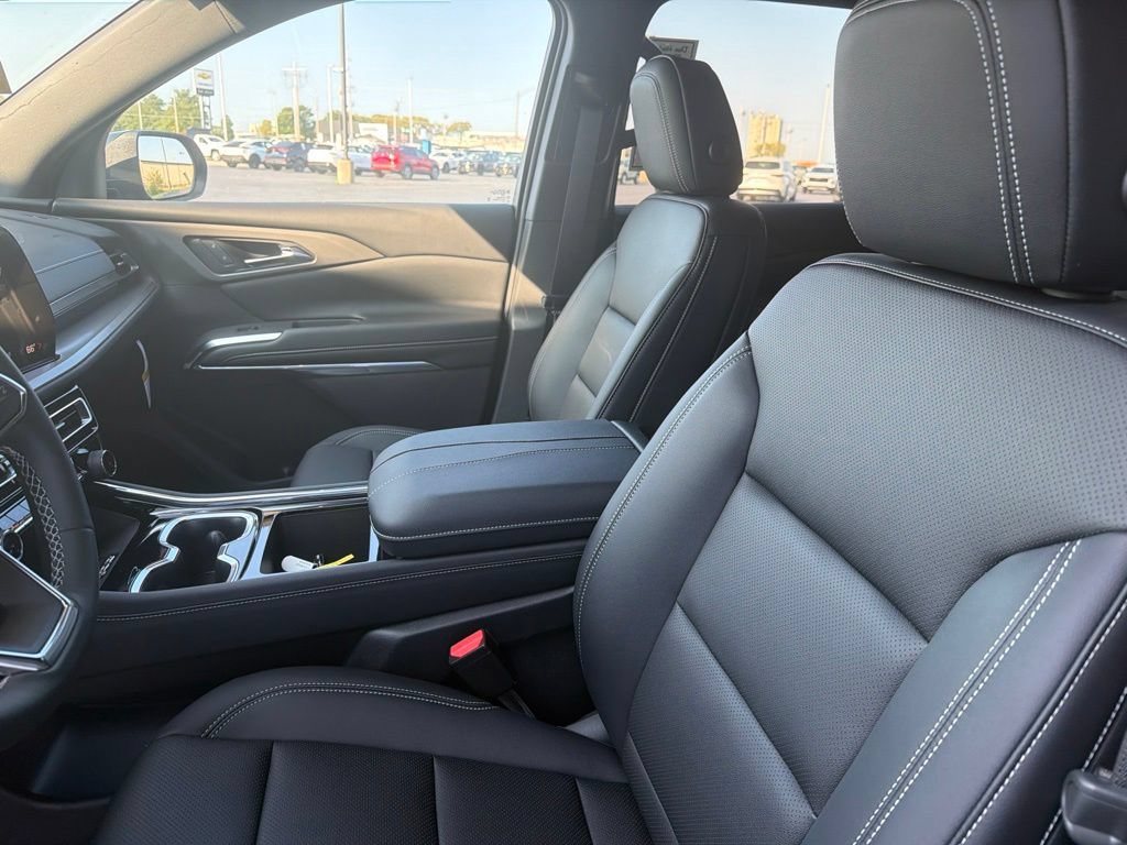 New 2026 Chevrolet Traverse LT w/ Sun and Wheel Package AWD/4WD image 14