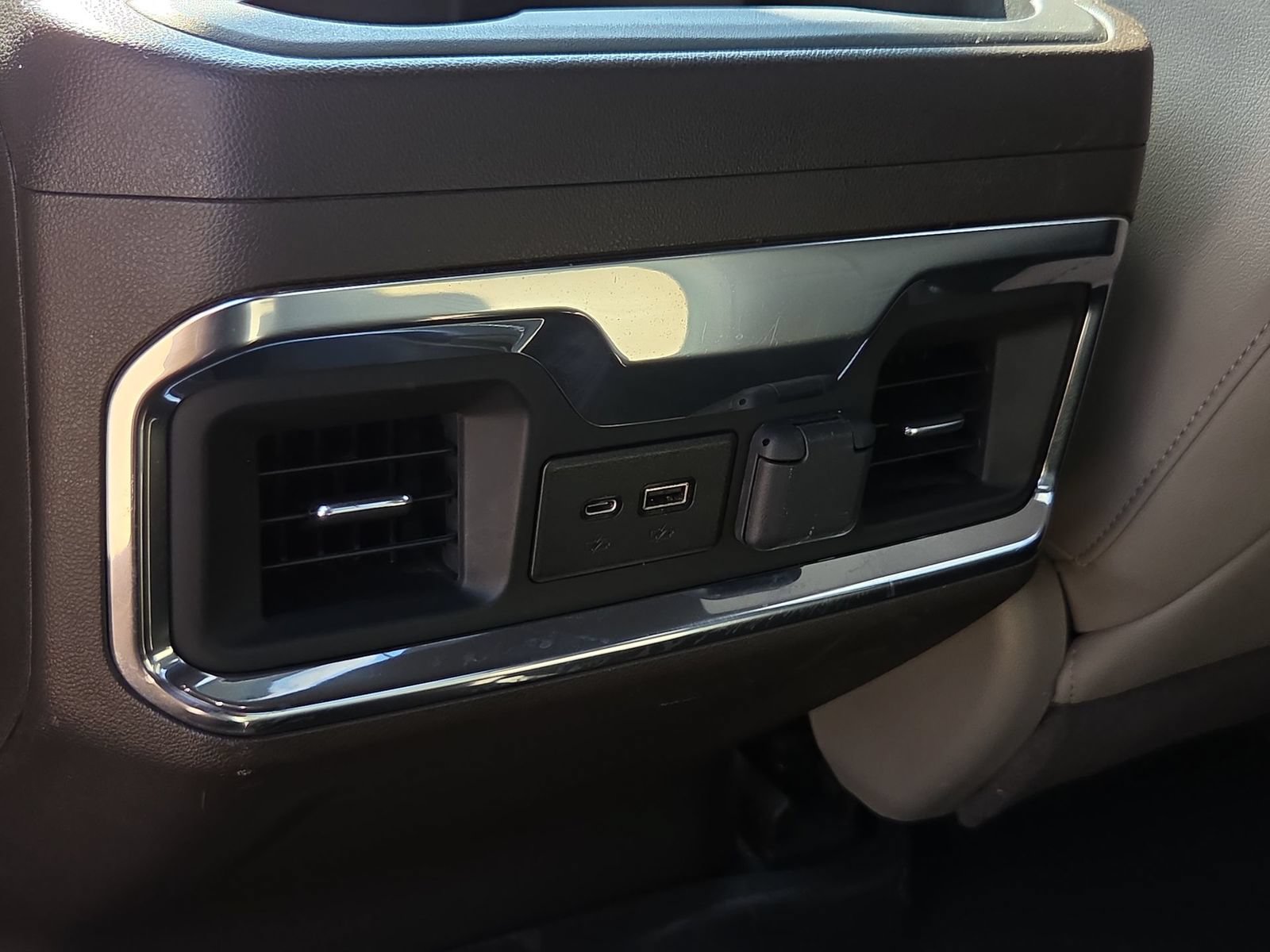 Used 2022 Chevrolet Silverado 1500 LTZ w/ LTZ Premium Package AWD/4WD image 22