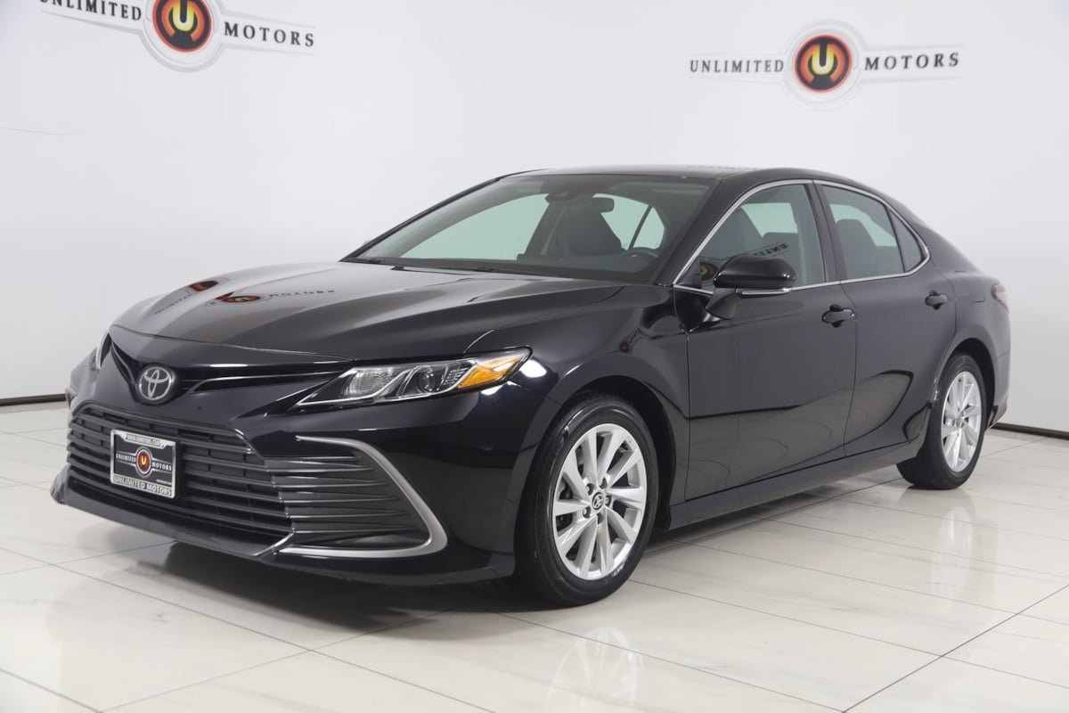 Used 2023 Toyota Camry LE FWD image 5