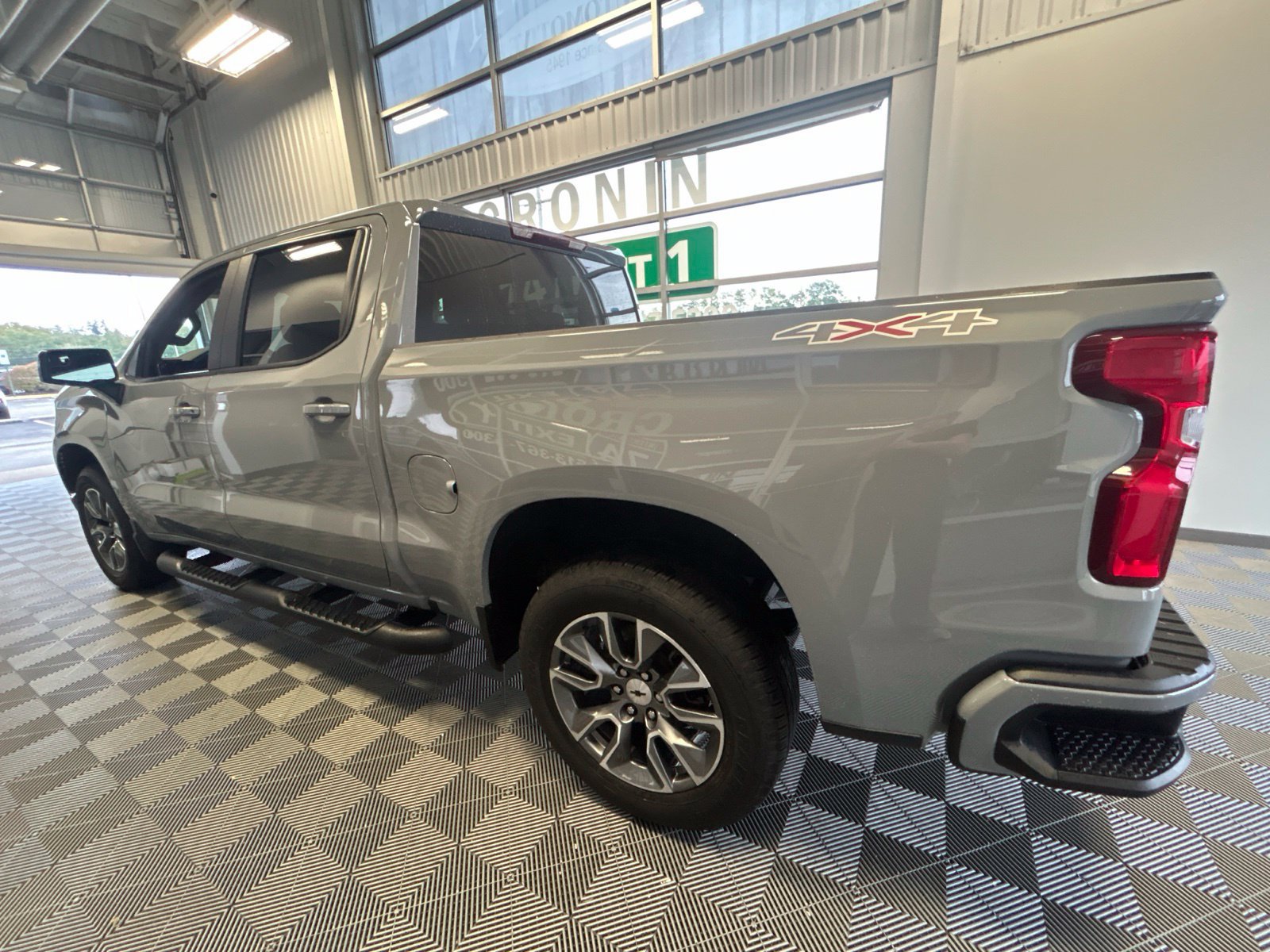 Used 2024 Chevrolet Silverado 1500 RST w/ Protection Package AWD/4WD image 4