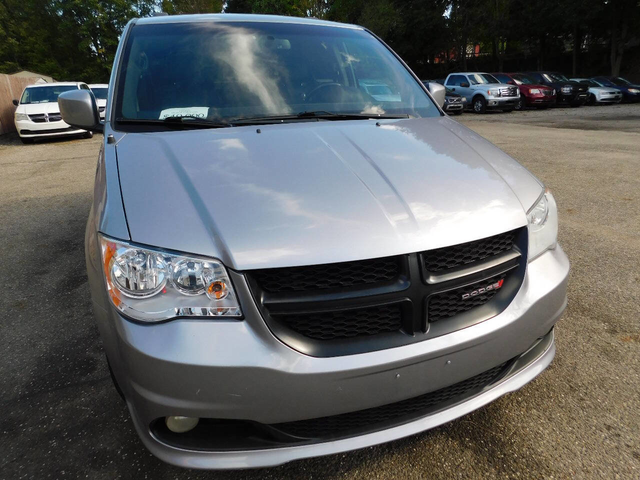 Used 2017 Dodge Grand Caravan SXT image 9