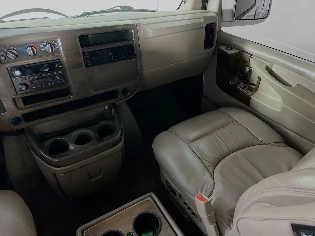 Used 2004 GMC Savana 1500 w/ Preferred Equipment Group image 21