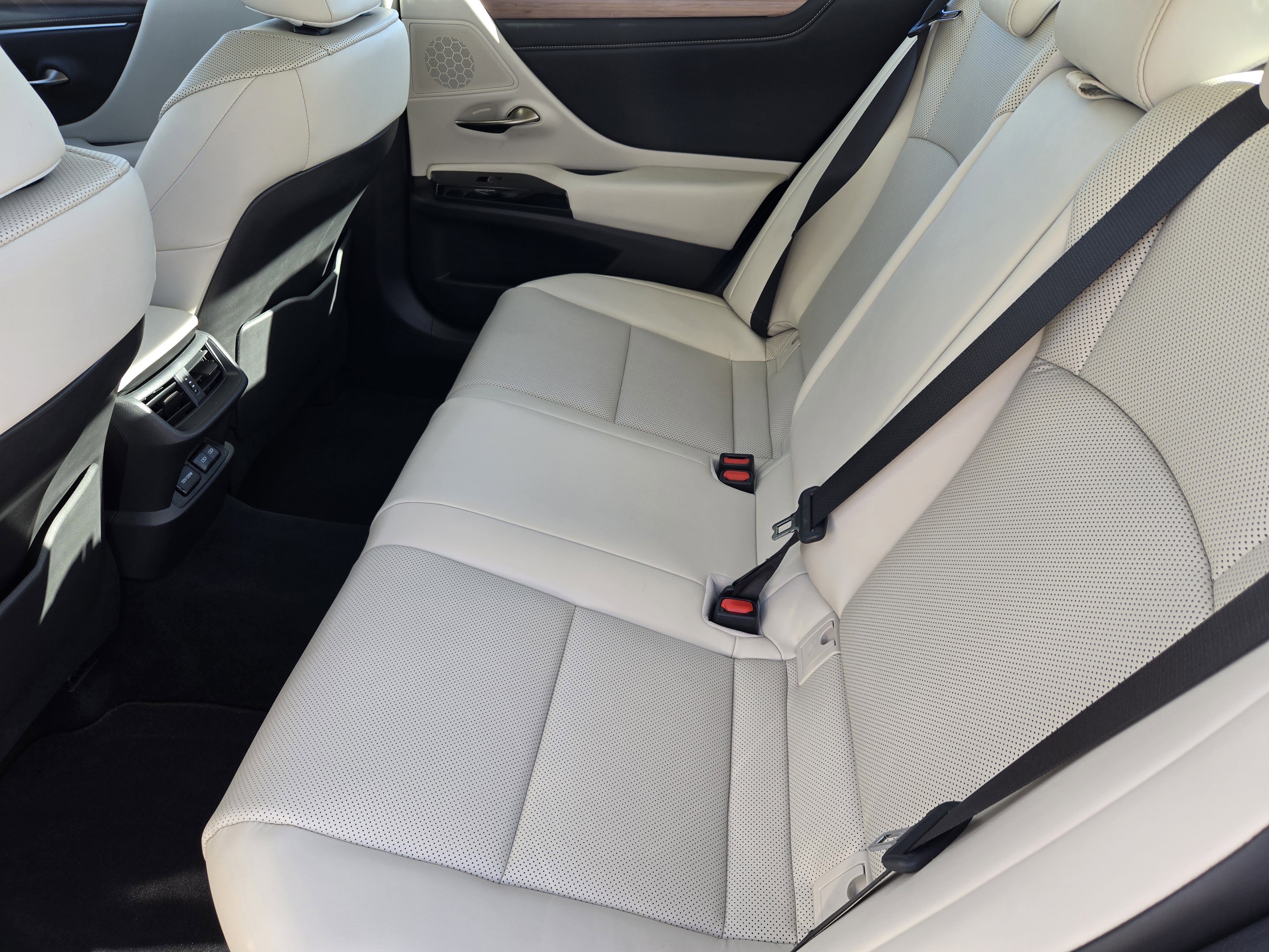 Used 2025 Lexus ES 300h w/ Premium Package image 42