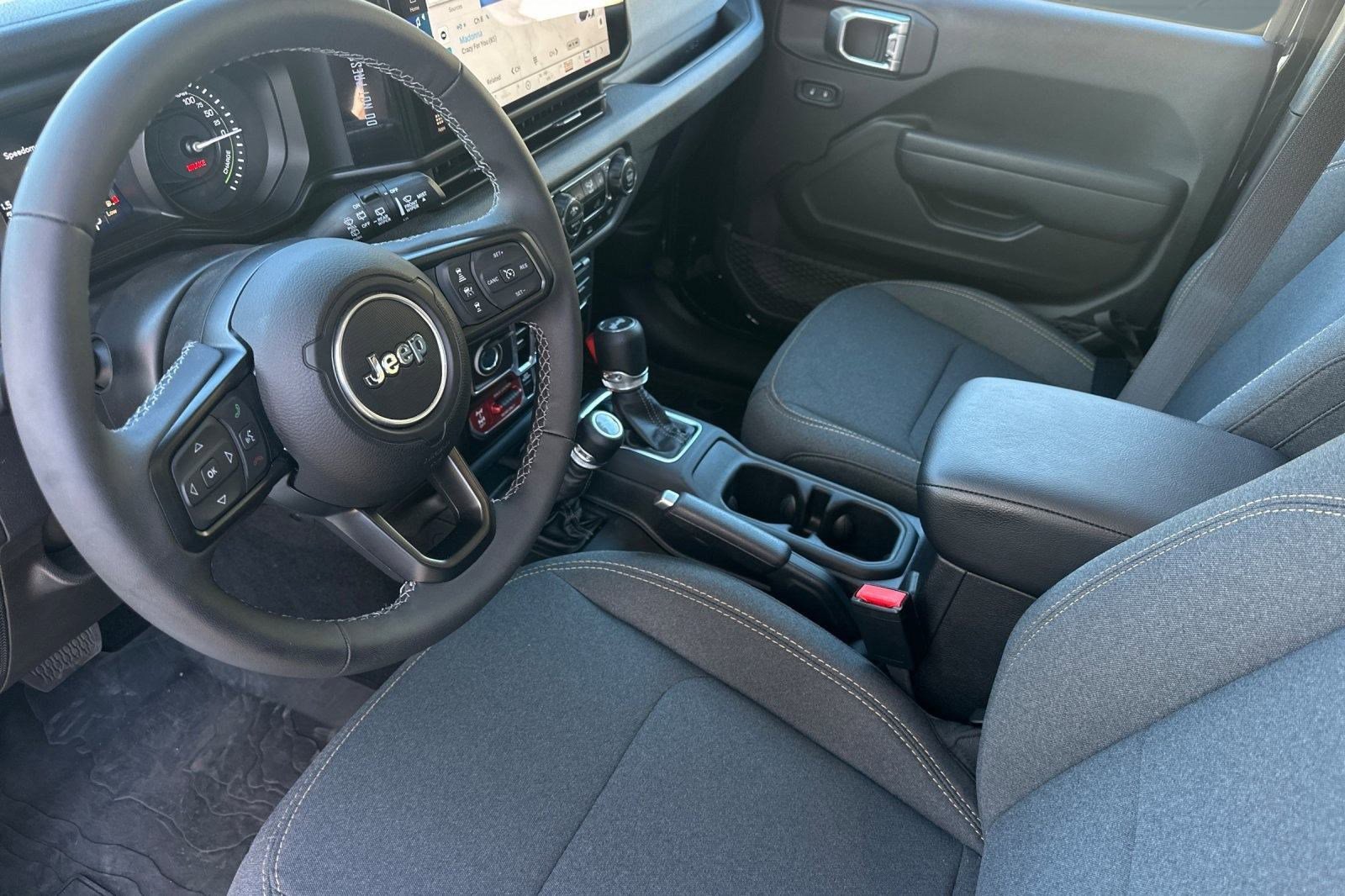 Used 2025 Jeep Wrangler Willys image 4