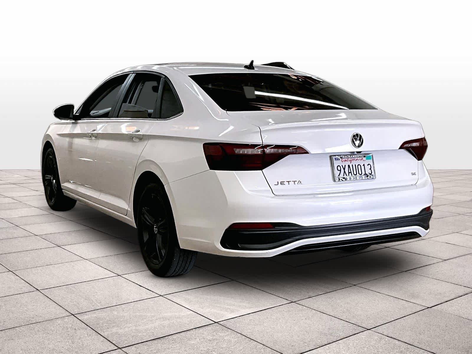 Used 2024 Volkswagen Jetta SE w/ Panoramic Sunroof Package FWD image 13