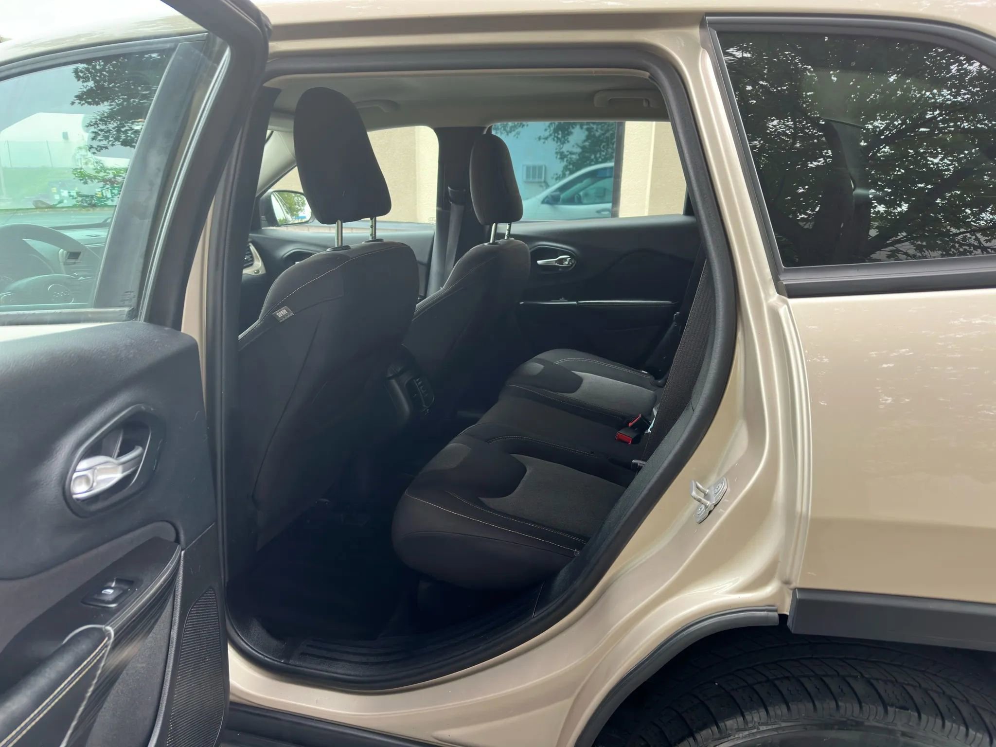 Used 2014 Jeep Cherokee Sport image 22