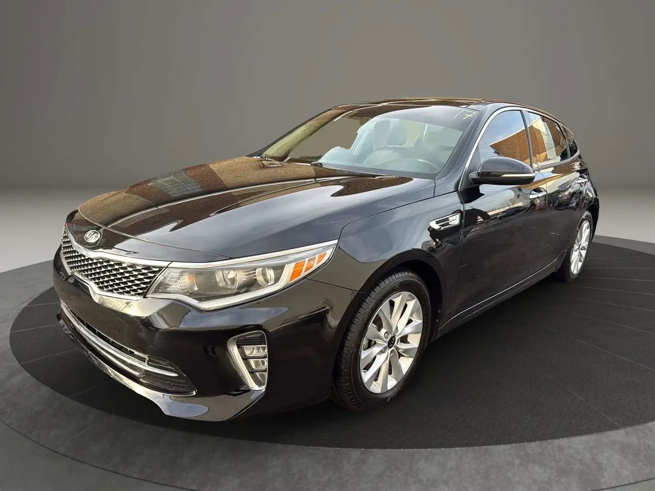 Used 2018 Kia Optima S w/ Panoramic Sunroof Package image 1