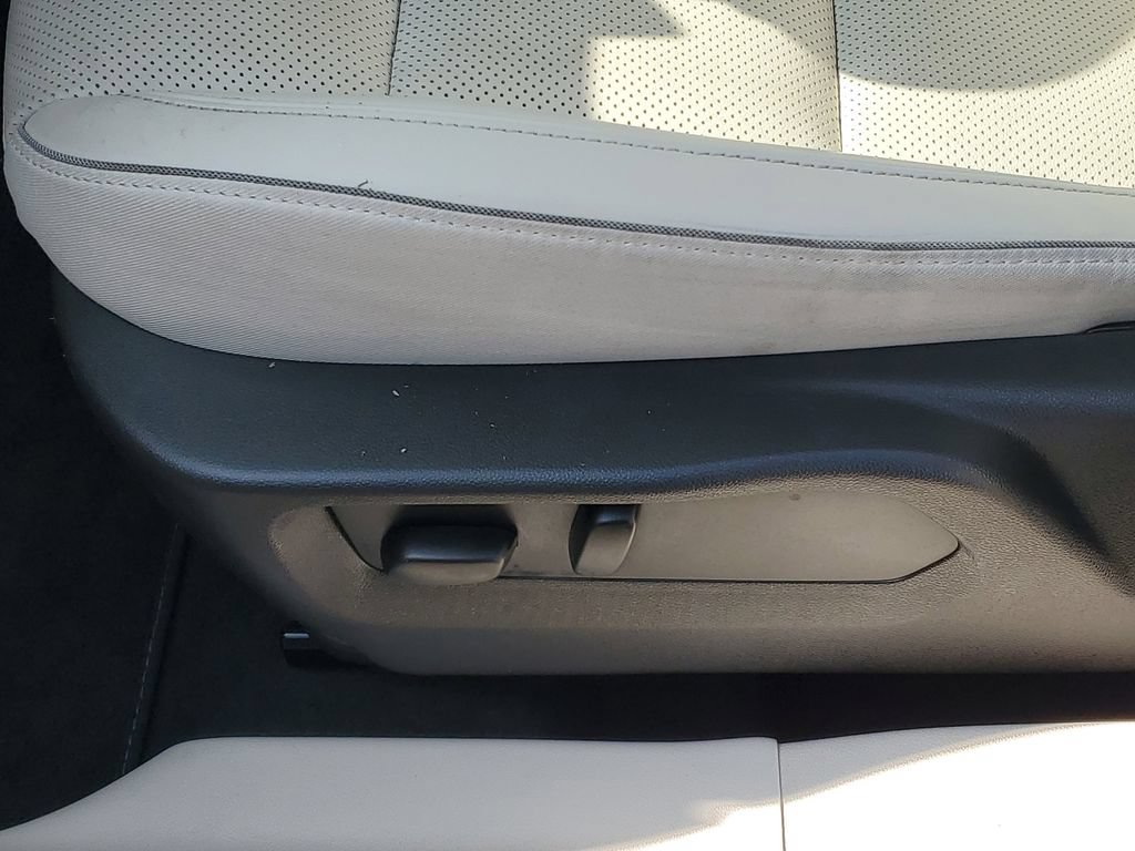 Certified 2023 Buick Envision Essence w/ Technology Package I AWD/4WD image 6