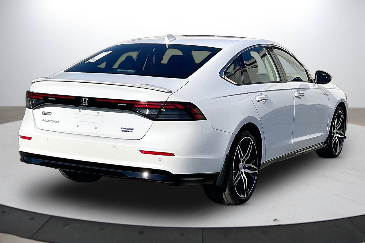 Used 2024 Honda Accord Touring image 9