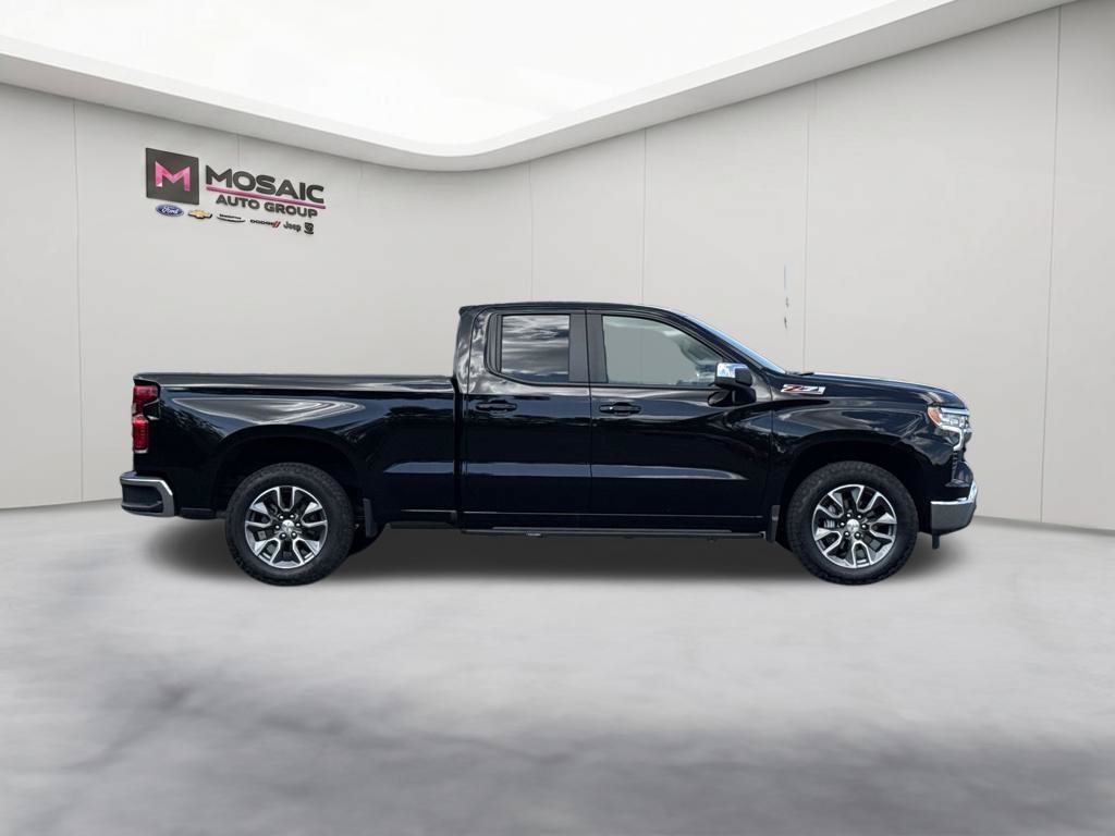 Used 2025 Chevrolet Silverado 1500 LT AWD/4WD image 8