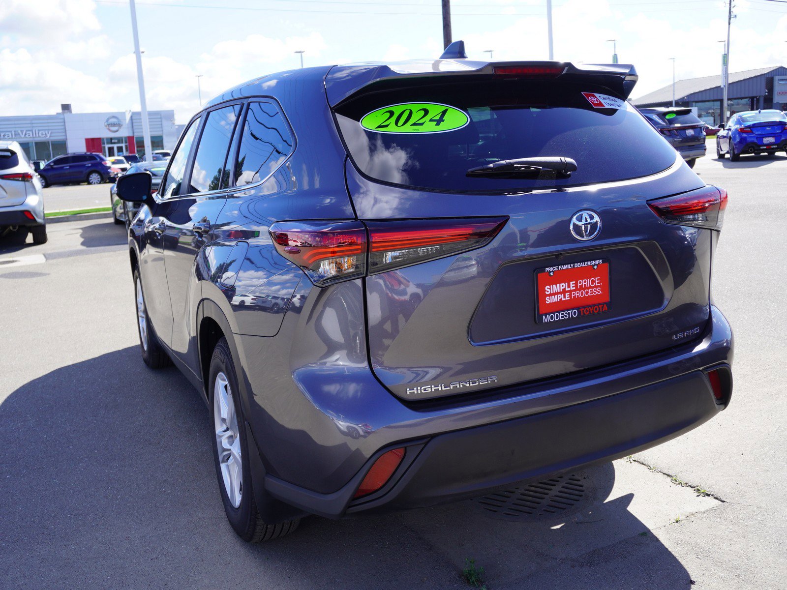 Used 2024 Toyota Highlander LE image 8