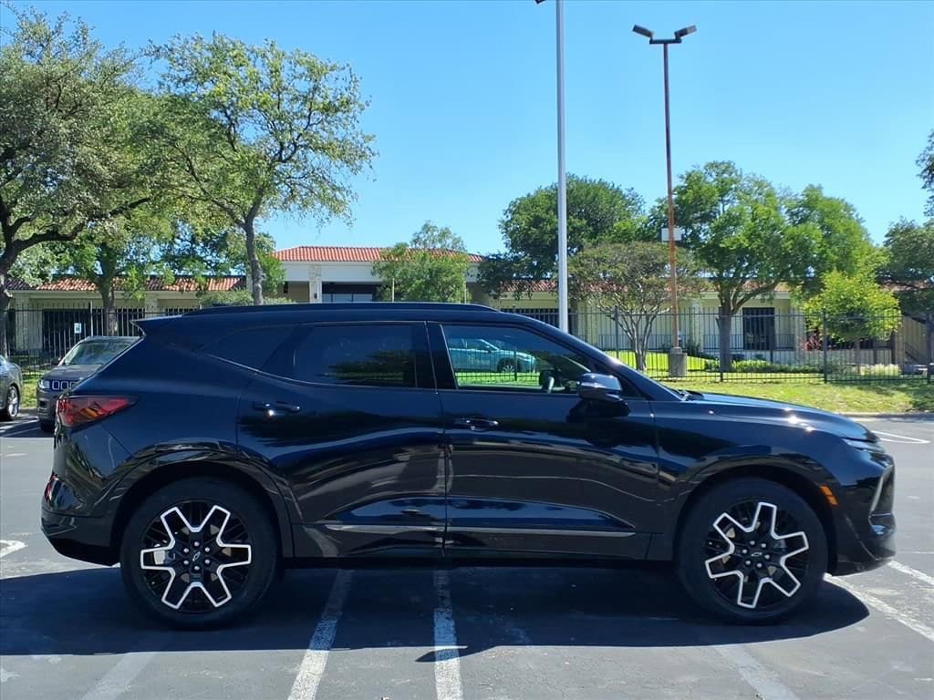 Used 2023 Chevrolet Blazer RS FWD image 3