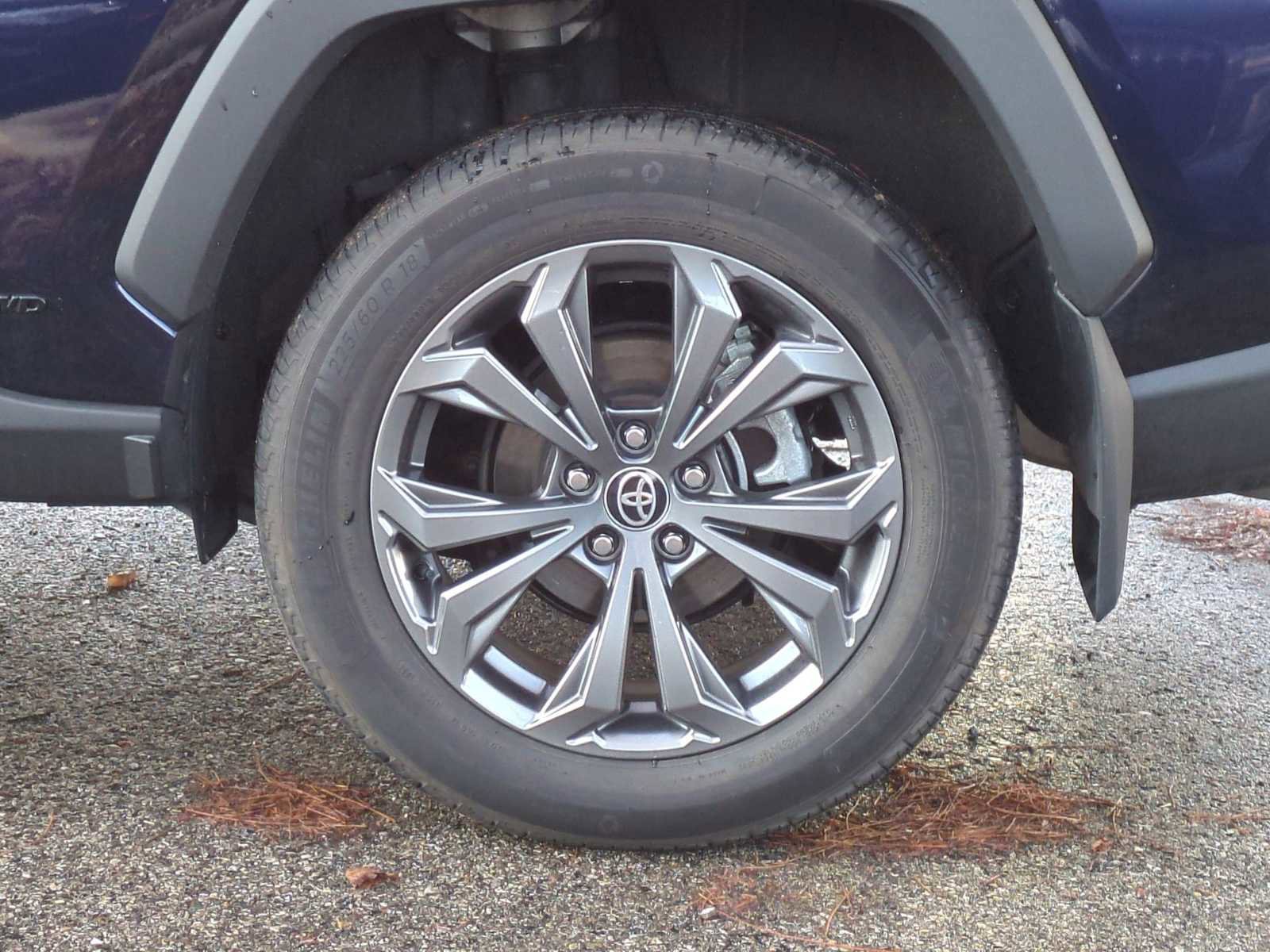 Used 2023 Toyota RAV4 XLE Premium image 14