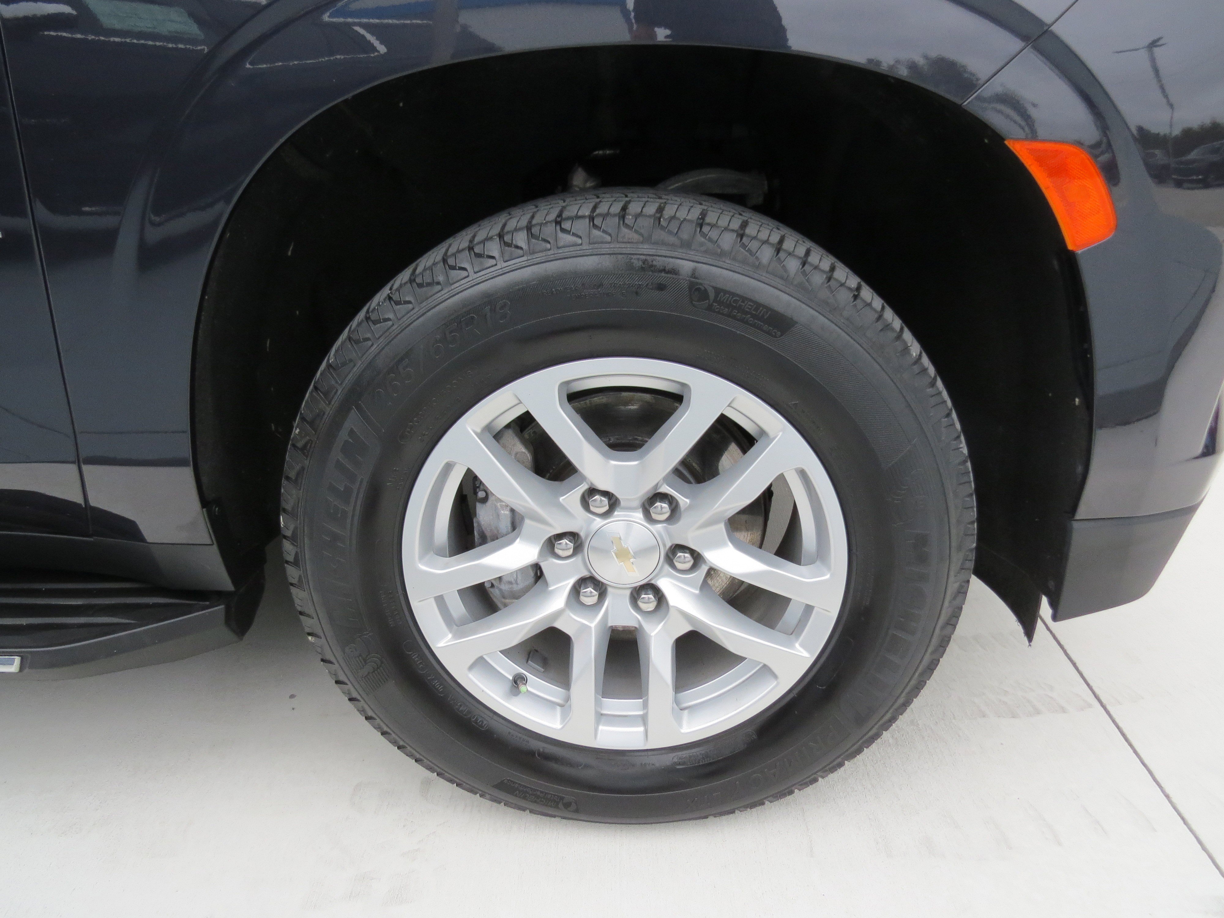 Used 2022 Chevrolet Tahoe LT w/ Luxury Package RWD image 8