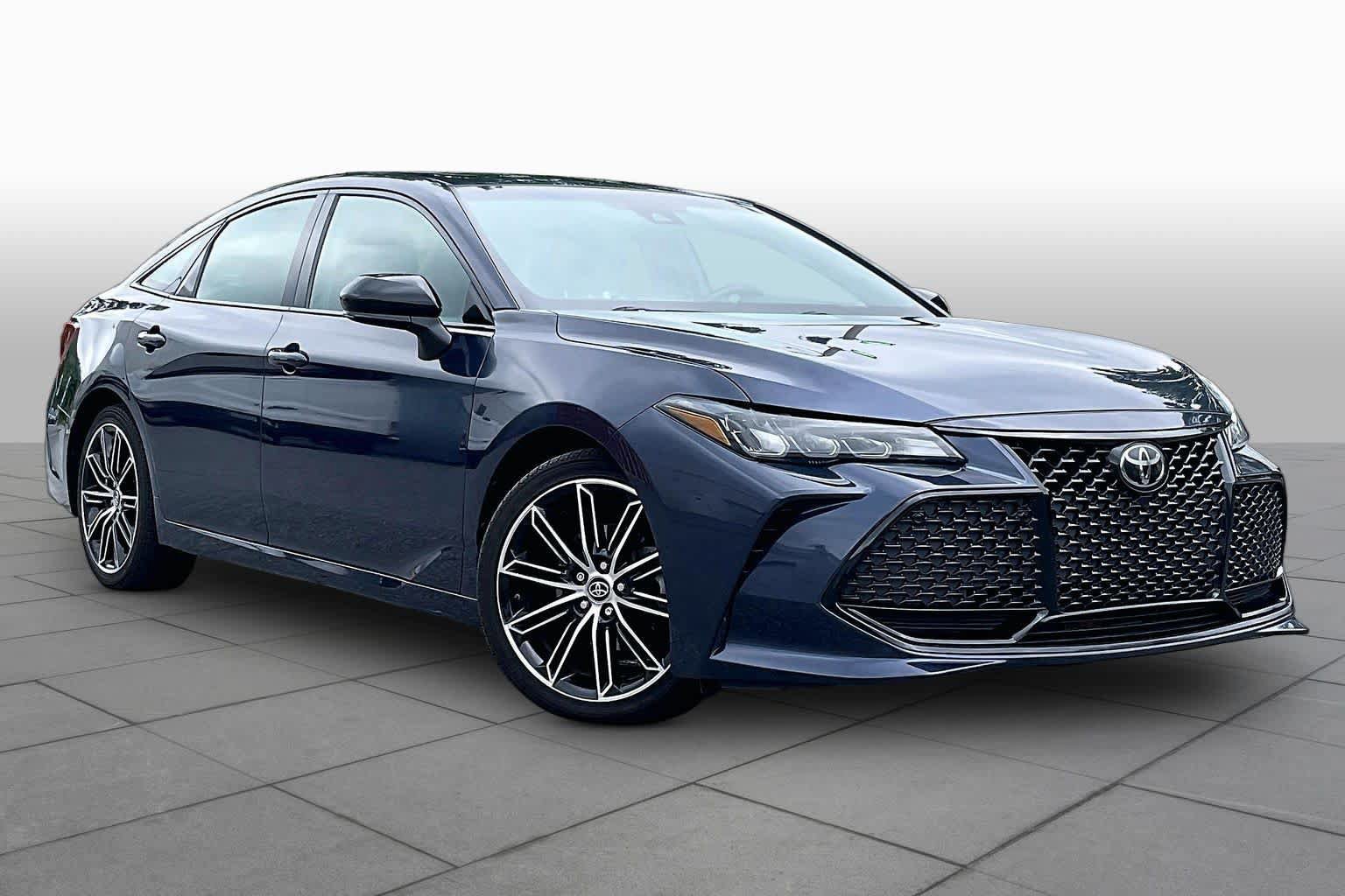 Used 2019 Toyota Avalon XSE w/ Carpet Mat Package FWD image 2